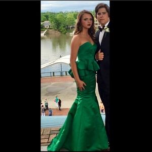 Mac Duggal - Couture Peplum Dress